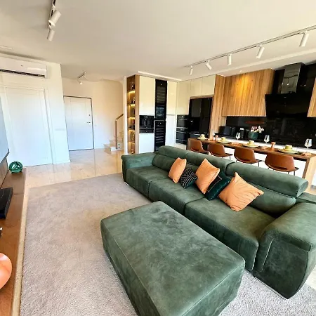 Luxurious Penthouse With Pool Close To The פורטימאו