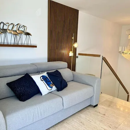 Luxurious Penthouse With Pool Close To The דירה פורטימאו
