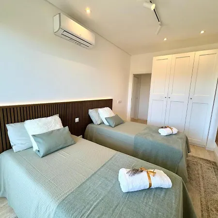 Luxurious Penthouse With Pool Close To The דירה
