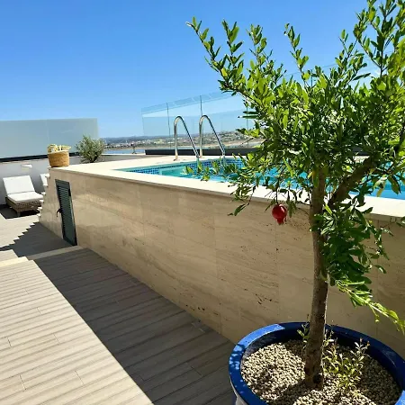 Luxurious Penthouse With Pool Close To The פורטימאו