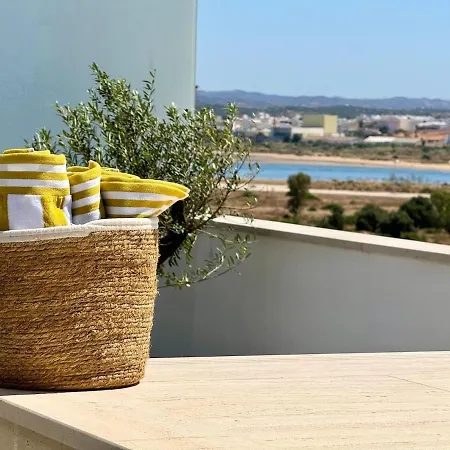 Luxurious Penthouse With Pool Close To The דירה *