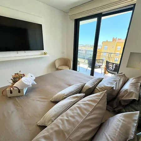 Luxurious Penthouse With Pool Close To The דירה פורטימאו
