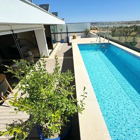 Luxurious Penthouse With Pool Close To The פורטימאו