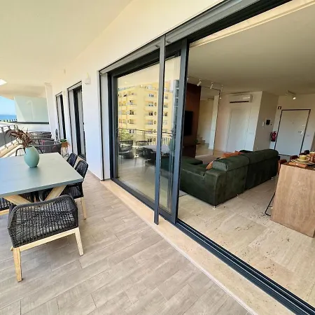 דירה Luxurious Penthouse With Pool Close To The *
