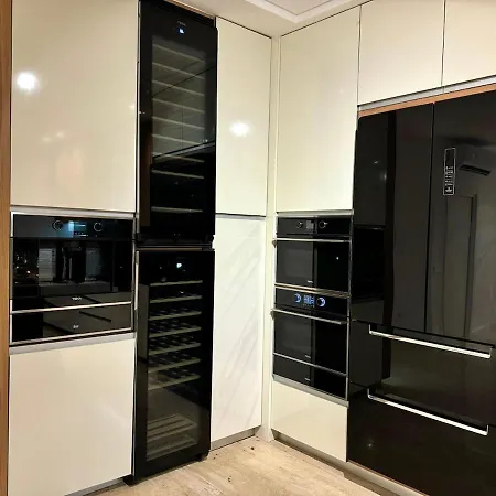 Luxurious Penthouse With Pool Close To The דירה *