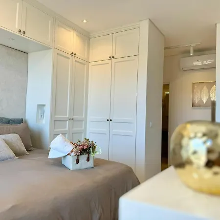 דירה Luxurious Penthouse With Pool Close To The *