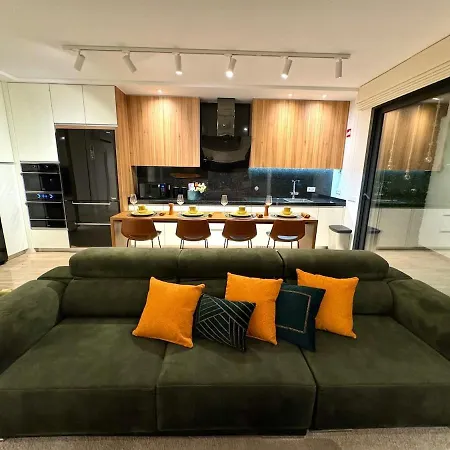 Luxurious Penthouse With Pool Close To The פורטימאו